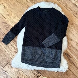 Men's Black and Gray Sweater XS